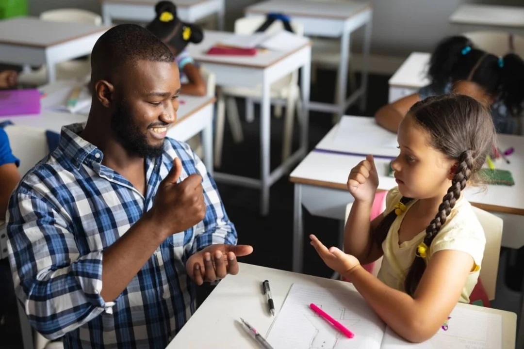 Imagem de destaque - Libras: 5 razões para aprender a linguagem de sinais