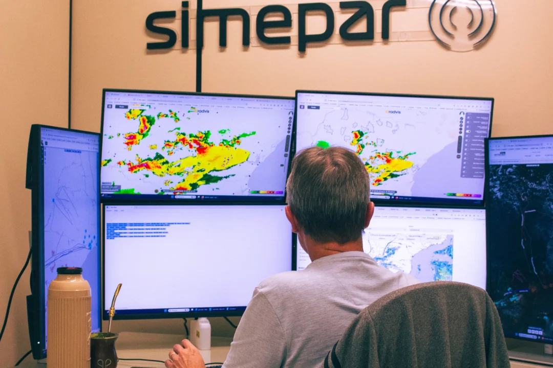 Imagem de destaque - Dia do Meteorologista: saiba como a equipe do Simepar faz a previsão do tempo