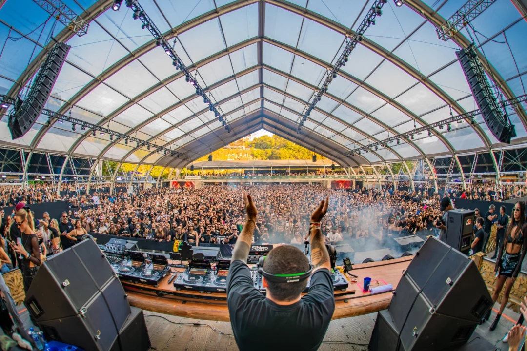 Imagem de destaque - Warung Day Festival 2026 traz grandes nomes da cena eletrônica mundial a Curitiba, incluindo Charlotte de Witte e Deep Dish