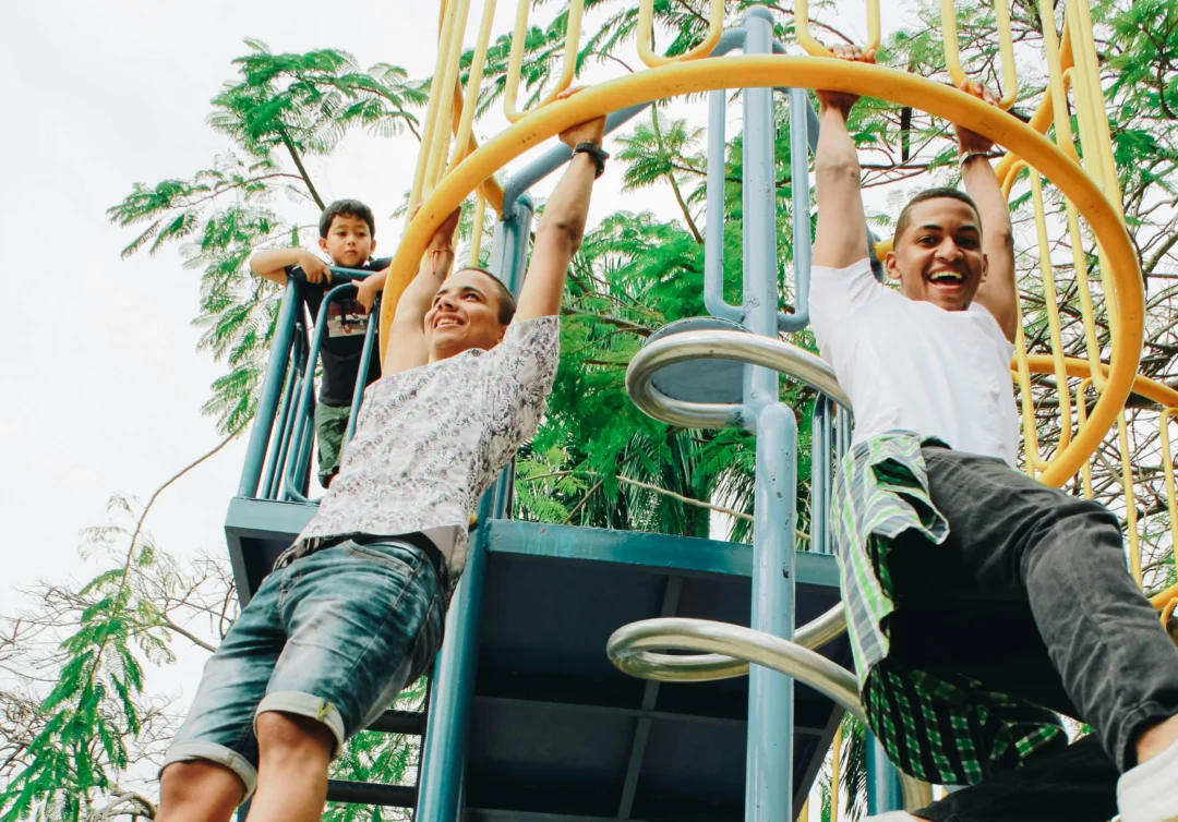 Imagem de destaque - Muito além do brincar: os benefícios da calistenia para o corpo e a mente das crianças