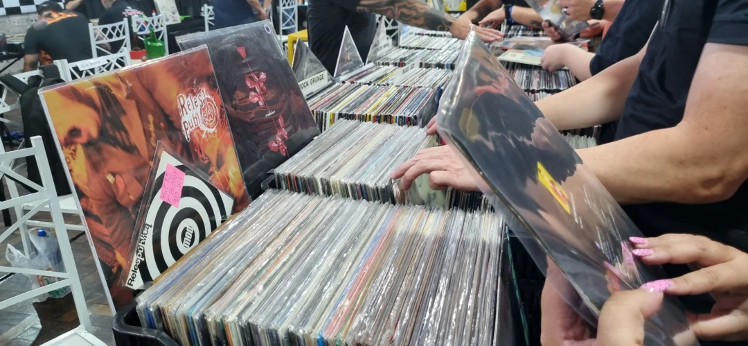 Imagem de destaque - o que acha deste titulo? Quer garimpar discos de vinil? Curitiba receberá feira com mais de 8 mil LPs neste sábado (25)