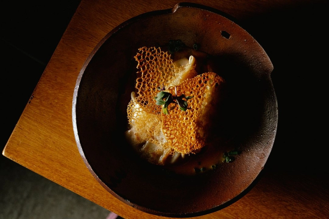 Imagem de destaque - Chef peruano Carlos Alata transforma memórias e vivências internacionais em cozinha autoral no Nuu Nikkei