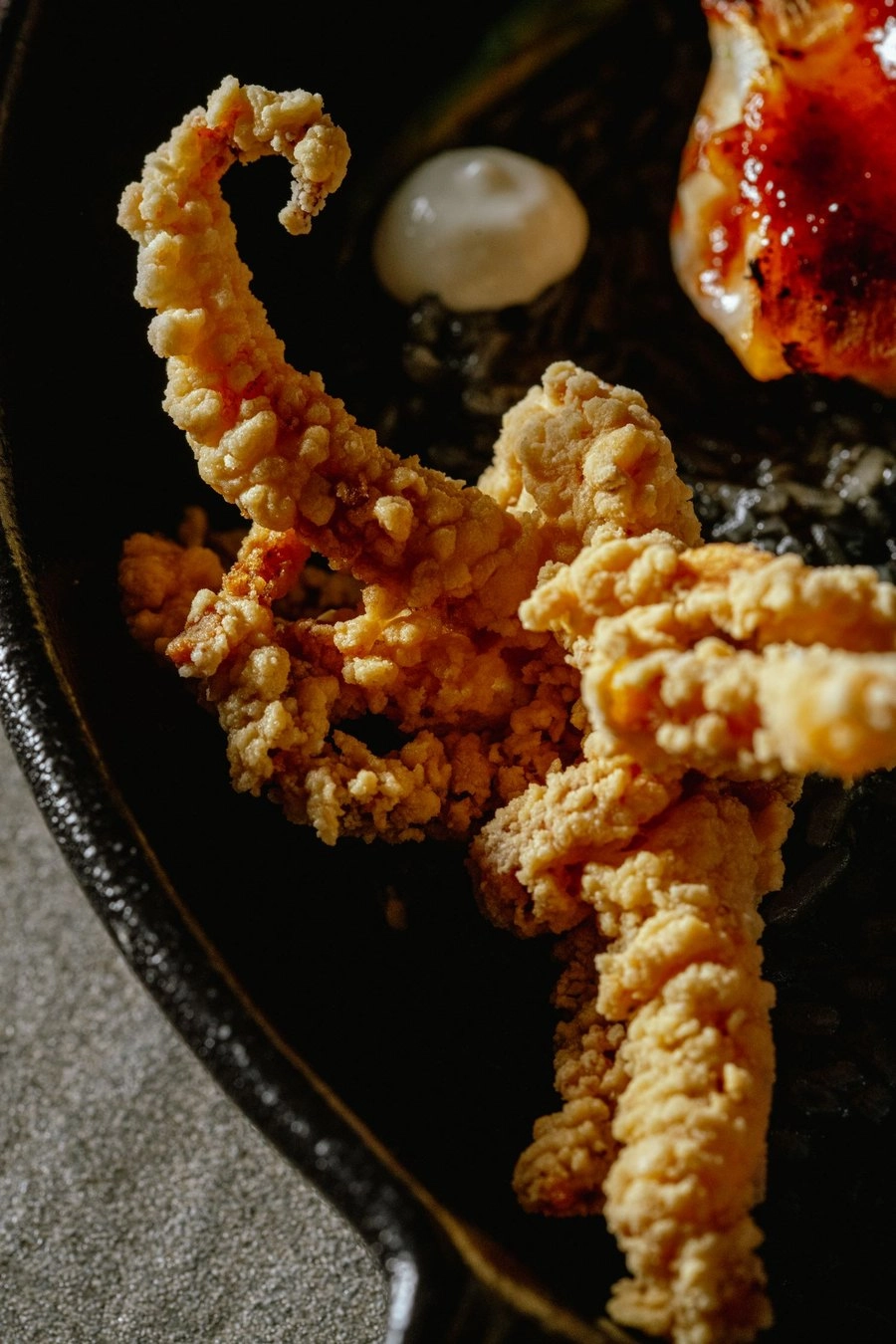 Imagem de destaque - Chef peruano Carlos Alata transforma memórias e vivências internacionais em cozinha autoral no Nuu Nikkei