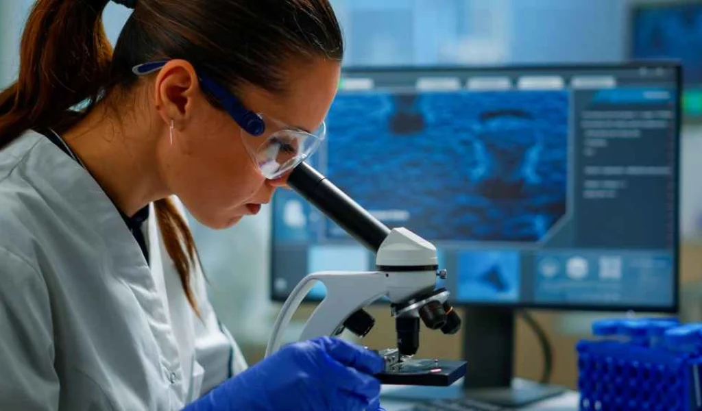 Imagem de destaque - Mulheres representam 83% dos profissionais de Biomedicina no Brasil