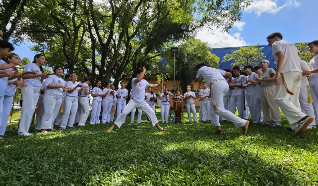 Imagem de destaque - Projeto de capoeira transforma vidas e reúne 200 alunos em batizado em Curitiba
