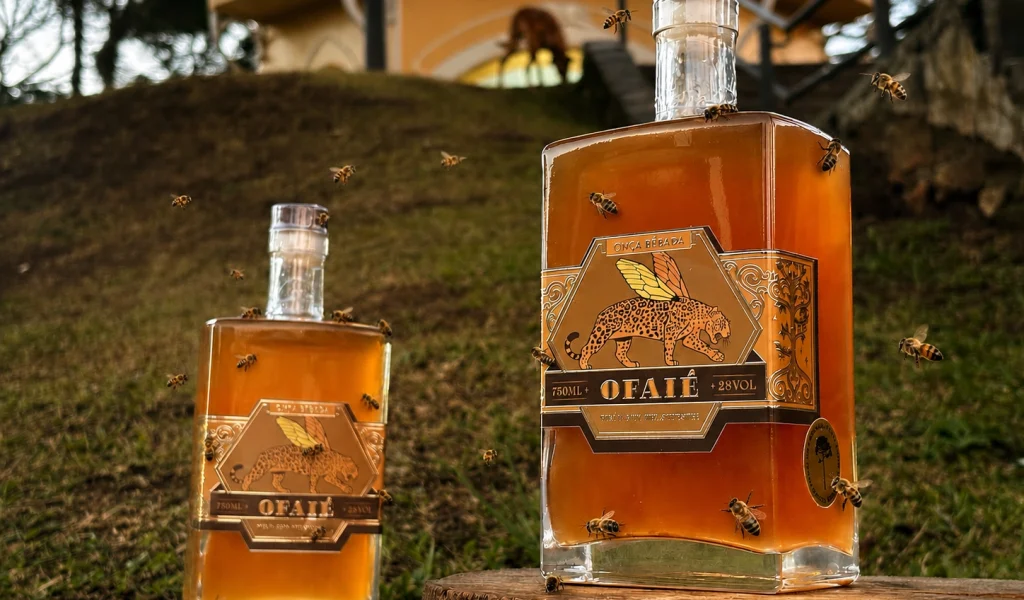 Imagem de destaque - Onça Bêbada, de Curitiba, apresenta nova cachaça autoral com mel silvestre e blend de madeiras brasileiras