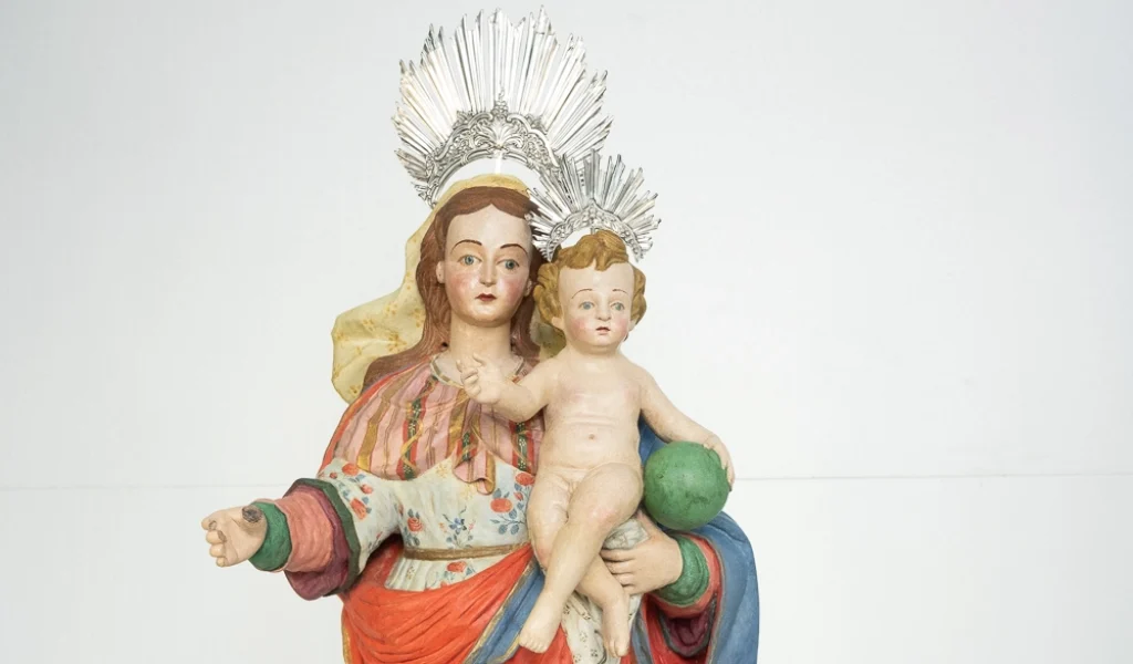 Imagem de destaque - Imagem tricentenária de Nossa Senhora da Luz dos Pinhais retorna ao Museu de Arte Sacra de Curitiba após restauro