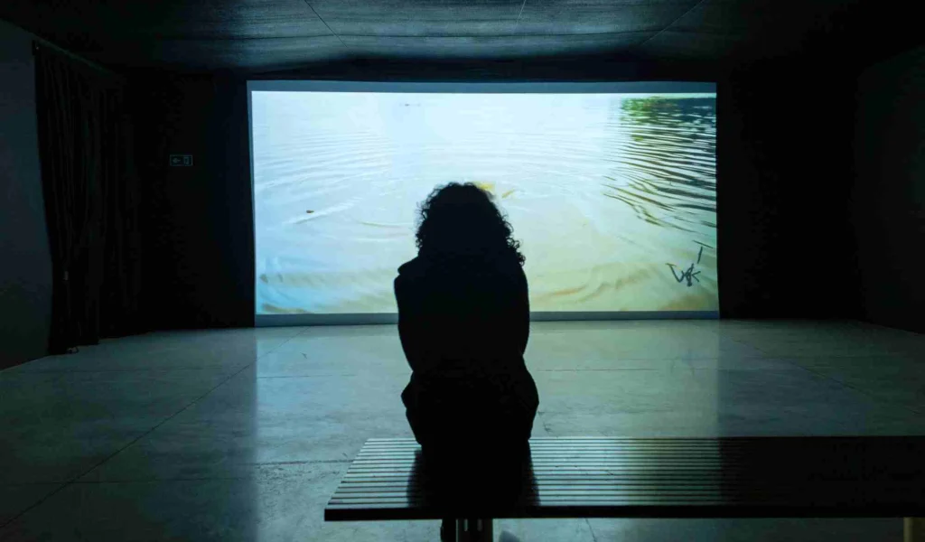 Imagem de destaque - 16ª Bienal de Curitiba reúne arte, tecnologia e experiências interativas na Sala 1 do MON
