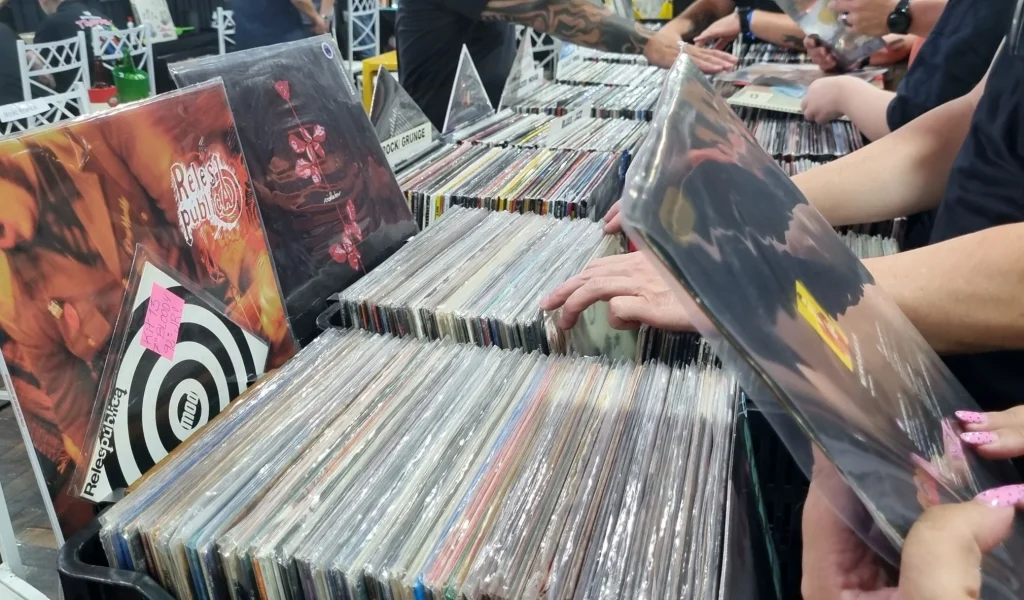 Imagem de destaque - o que acha deste titulo? Quer garimpar discos de vinil? Curitiba receberá feira com mais de 8 mil LPs neste sábado (25)
