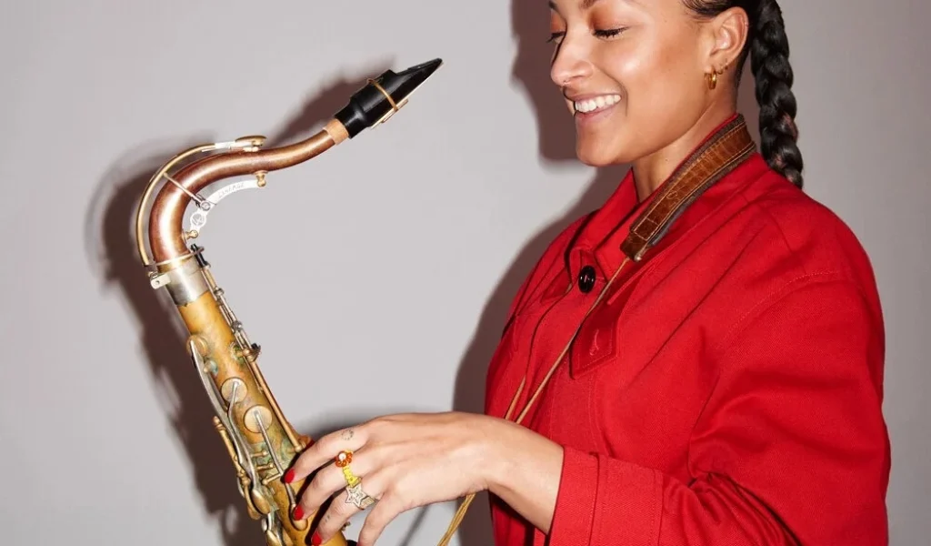 Imagem de destaque - Ícone do jazz contemporâneo, Nubya Garcia confirma apresentação inédita em Curitiba