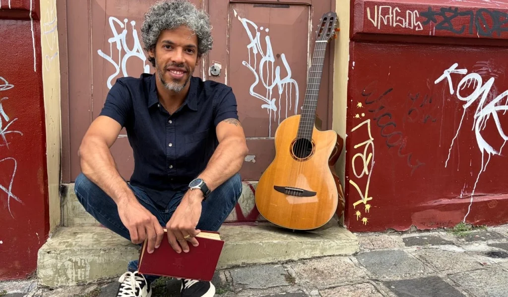 Imagem de destaque - Romance inspirado no rock de Curitiba conecta gerações por meio da música e da memória