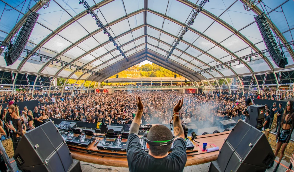 Imagem de destaque - Warung Day Festival 2026 traz grandes nomes da cena eletrônica mundial a Curitiba, incluindo Charlotte de Witte e Deep Dish