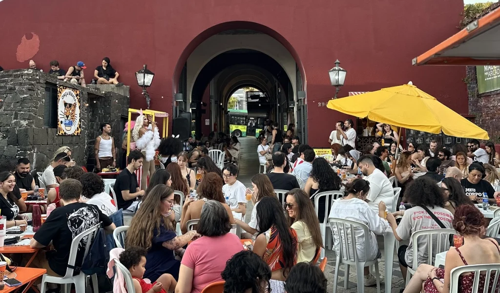 Imagem de destaque - Onça Bêbada comemora cinco anos com chope grátis, gastronomia brasileira e programação cultural em Curitiba