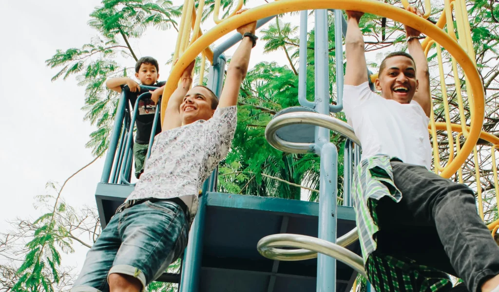 Imagem de destaque - Muito além do brincar: os benefícios da calistenia para o corpo e a mente das crianças